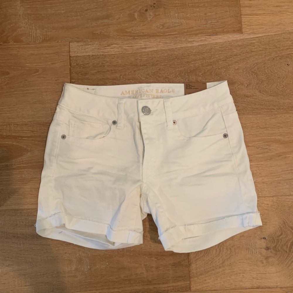 NWT American Eagle AE white midi shorts size 2